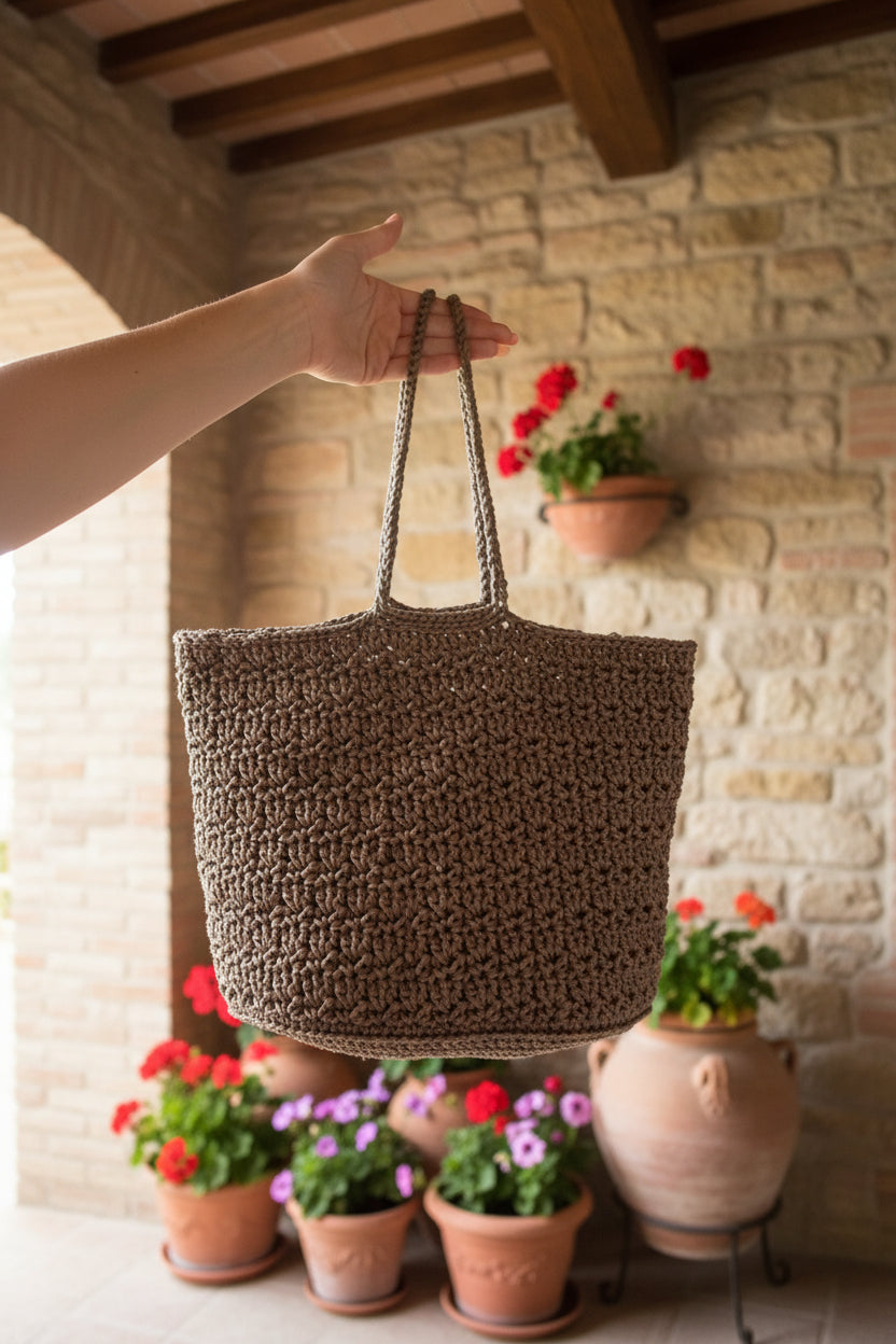 Tote bag cachi ricamata a mano, vista frontale