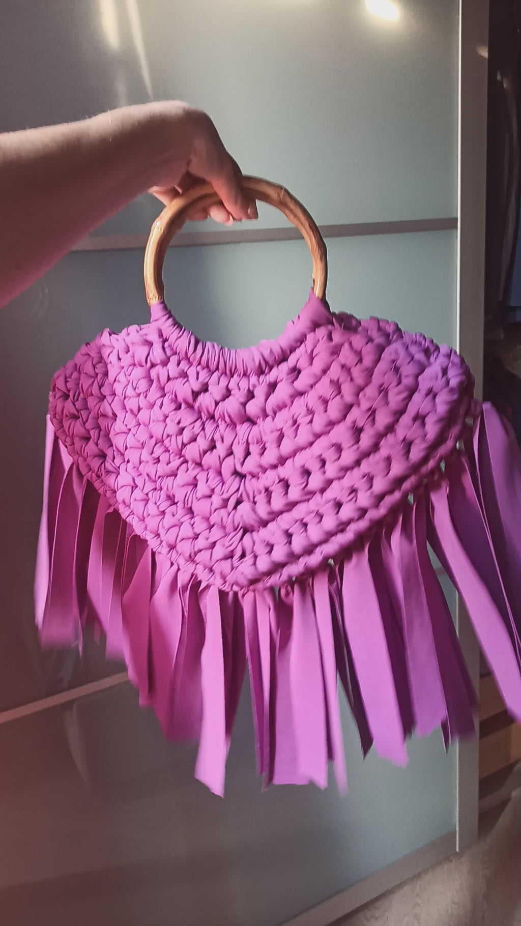 Borsa Crochet Viola Frange – Manico Bambù
